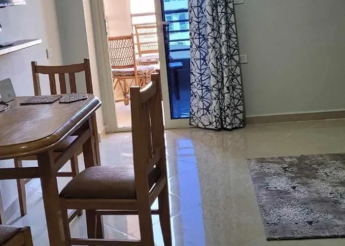 Apartment Perfect For Couples, Sunny & Seaview & Free Wi-fi Hurghada