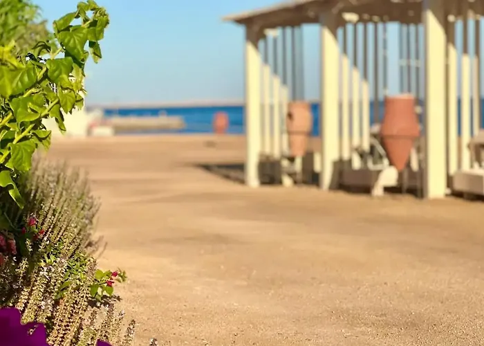 Perfect For Couples, Sunny & Seaview & Free Wi-fi